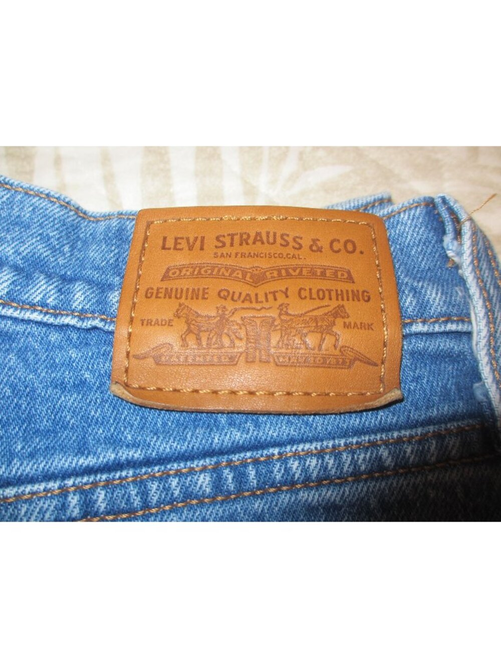 Levis Mens 505 Regular Fit Straight Leg Jeans Medium Wash Denim W34 L32